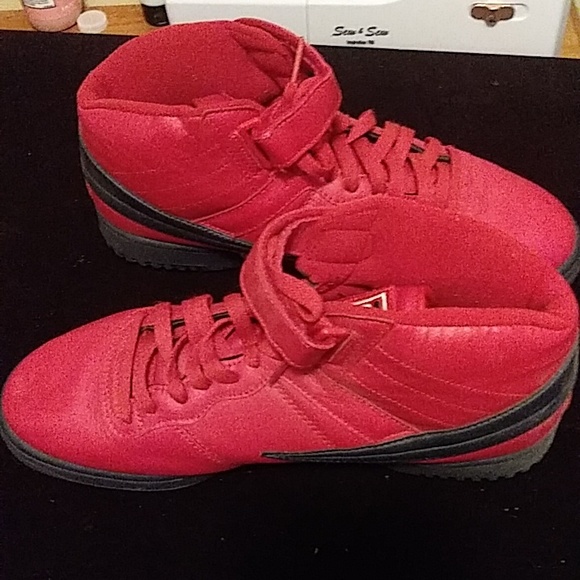 Nike Sneakers size 11.5 - Picture 3 of 3